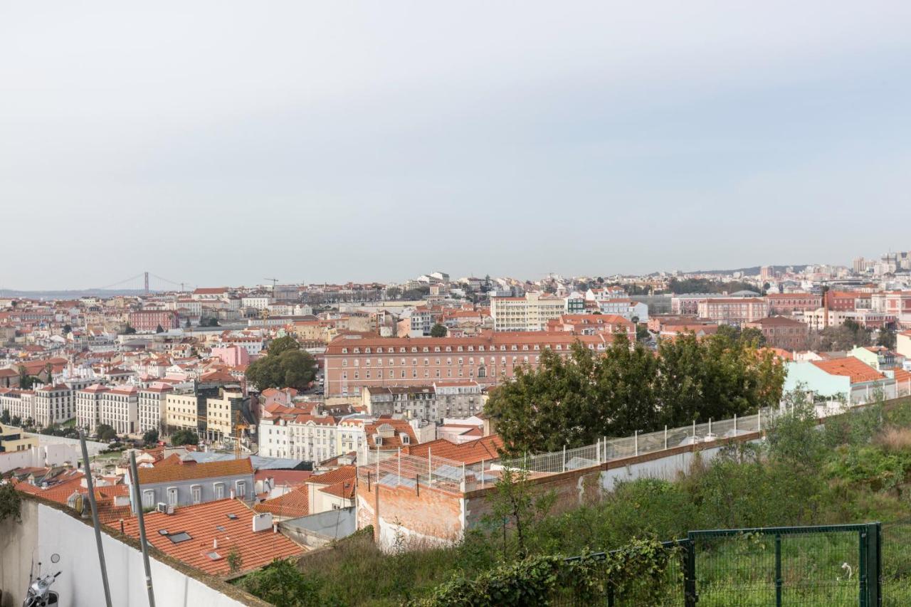 Stroll To Coffee Shops Near A Renovated Hillside Apartment In Graca Lisbon Exterior photo